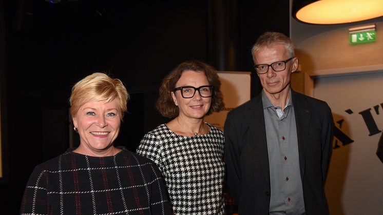 Finansminister Siv Jensen, konsernsjef i Posten Tone Wille og skattedirektør Hans Christian Holte.  Foto: Birger Morken / Posten
