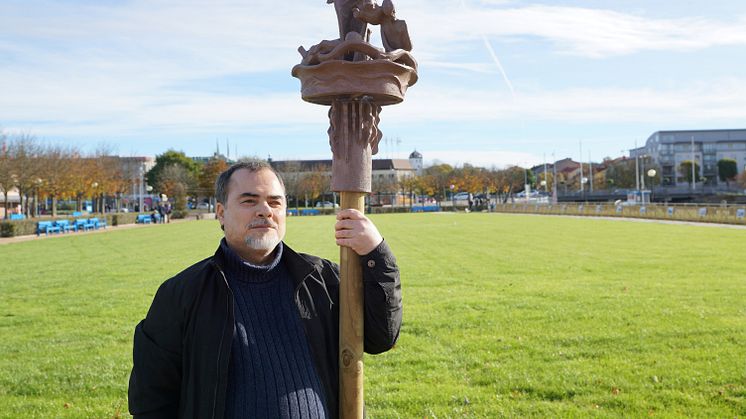 Konstnären Imad Rashdan ställer ut sina skulpturer under en vecka i museiparken i Uddevalla.