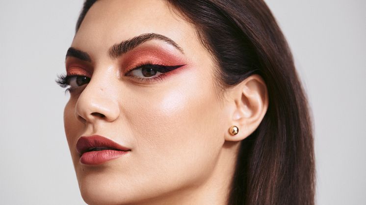 BeautyAct juhlistaa Ystävänpäivää 2022 LoveAct x Katia Mosally - lookilla