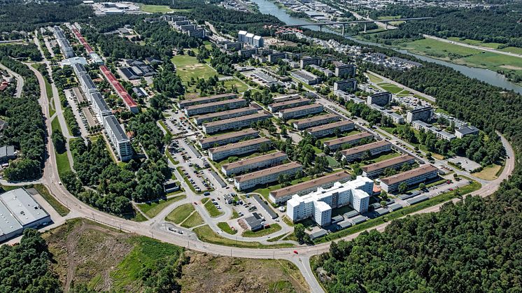 Gårdsten - sett från ovan - från norr till söder.