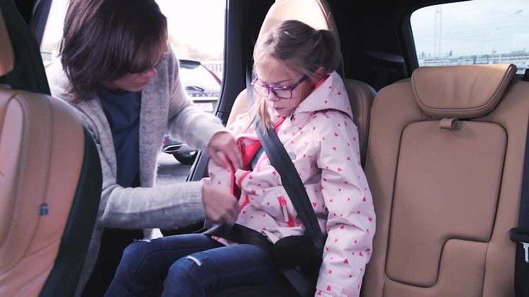 Så här sätter du ditt barn säkrast i bilen under vinterntid.