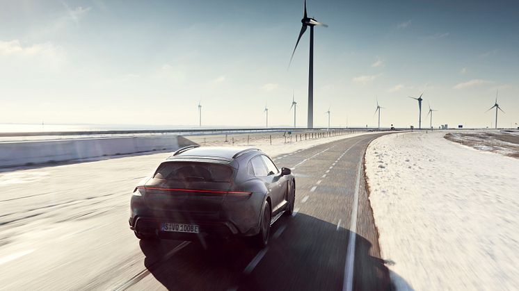 Porsche Taycan Cross Turismo under tester i Nederländerna