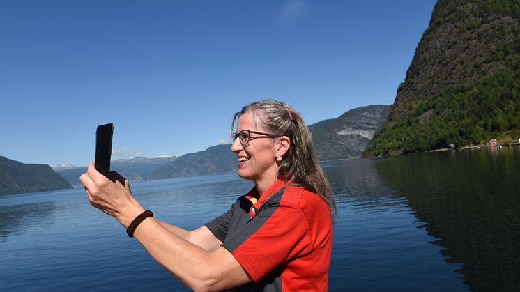 Postbod Bente Teigen tar bilete frå arbeidsdagen og deler på Facebook. Foto: Birger Morken/Posten Norge