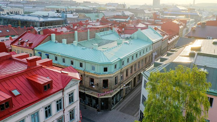 I korsningen Kyrkogatan/Korsgatan i Göteborg välkomnar Wallenstam Götaplatsgruppen och Park Lanes nya storsatsning till hösten.