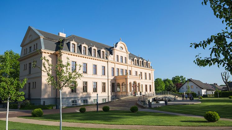 Die Havelländischen Musikfestspiele starten in ihrem diesjährigen Programm ein ganz neues Format: den Songcontest SING DEN THEO! auf Schloss Ribbeck. Foto: TMB-Fotoarchiv/Steffen Lehmann. 