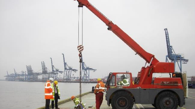 Port de Felixstowe, UK, avant et après l’installation de tampons en composite