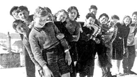 Judiska barn skyddade av medlemmar i Plymouthbröderna i Le Chambon, Frankrike under andra världskriget.