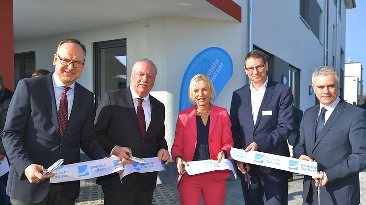 Oliver Quilling, Landrat Kreis Offenbach, Frank Lortz, Vizepräsident des hessischen Landtages, Digitalministerin Dr. Kristina Sinemus, Dr. Stephan Zimmermann, Geschäftsführer Deutsche Glasfaser und Dr. Daniell Bastian, Bürgermeister Seligenstadt (DG)