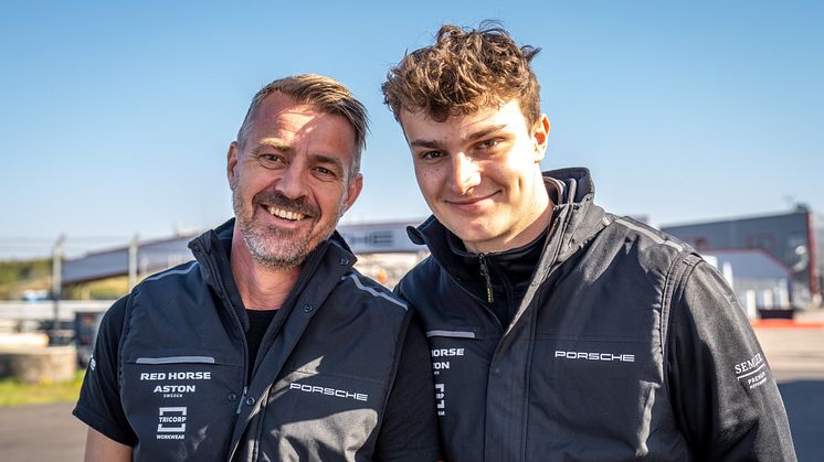 Weekenden byder på to afdelinger af Porsche Sprint Challenge Scandinavia for Gustav Krogh (t.h.) og Jesper Carlsen (t.v.), der er klar til udfordringen på Drivecenter Arena i Fällfors.