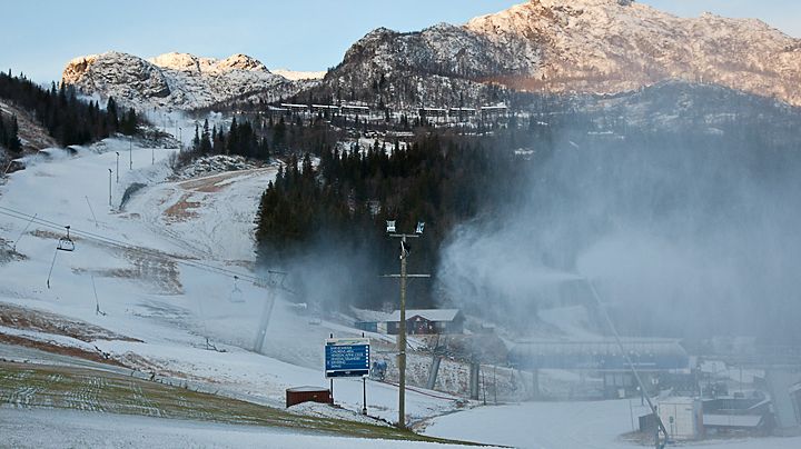 Snøproduksjonen er i gang i Hemsedal