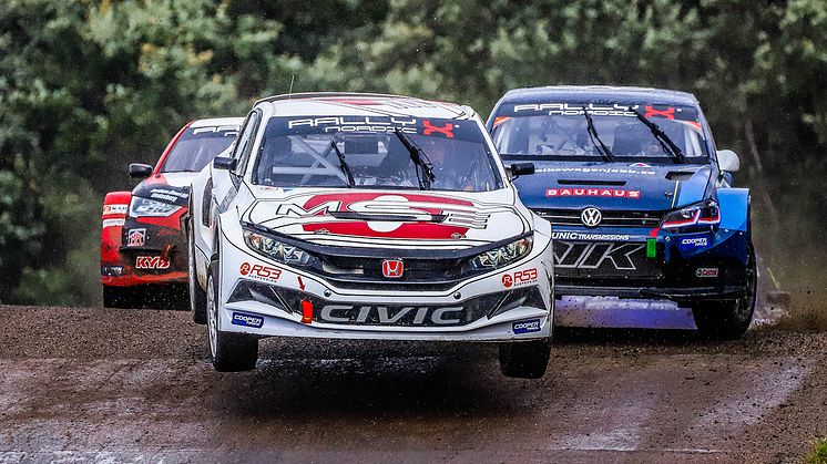 Se premiären av RallyX med svenska kommentatorer live på svenskbilsporttv.se