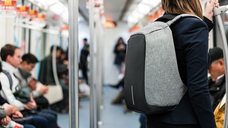 Stöldskyddad ryggäck på tunnelbanan