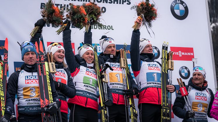 KLARE FOR NY VERDENSCUP: Marte Olsbu Røiseland, Tiril Eckhoff, Tarjei Bø og Johannes Thingnes Bø er klare for ny verdenscup i Nove Mesto. Foto: Sondre Hensema Eriksen/Norges Skiskytterforbund