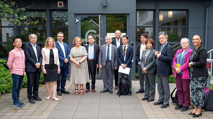 Representanter från det nationella japanska advokatsamfundet Nichibenren tillsammans med chefer och ledare från Burlövs kommun 