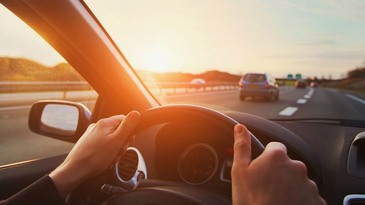De dyre brændstofpriser er indirekte med til at gavne trafiksikkerheden, fordi flere bilister kører langsommere, vurderer Applus Bilsyn, der har undersøgt, hvor mange der sænker farten på vejene.