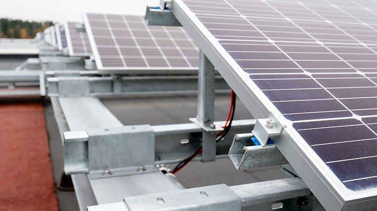 Aurinkosähköjärjestelmä on kiinteistölle vastuullinen ja kannattava investointi.