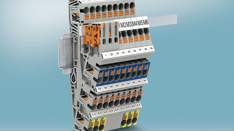 Building installation with push-in three-level terminal blocks
