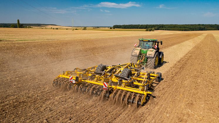 ﻿﻿“We decided to develop the new generation of the FENIX FO_PROFI cultivators based on our experience of many years and findings from various markets. After two years of intense testing in various conditions, we are introducing a new product that exc