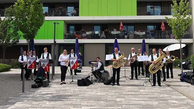 Der Posaunenchor Schwarz spielte am Sonntag für die Bewohnerinnen und Bewohner des Seniorenzentrums „An der Lauter“ in Lauterbach.