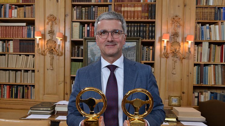 Rupert Stadler, Audi topchef, med Golden Steering Wheels 2015 priserne for Audi A4 Limousine og Audi R8