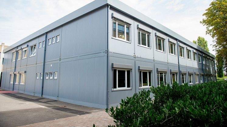 In nur drei Monaten hat Algeco Ausweichquartiere für Hockenheimer Schüler und Lehrer errichtet, weil die Hartmann-Baumann-Schule und die Schule am Kraichbach saniert werden müssen.