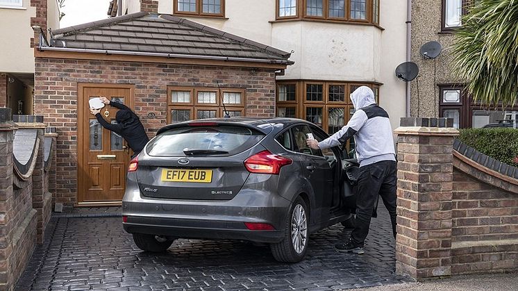 Ford zařadí do nabídky ovladač bezklíčového odemykání se snímačem pohybu