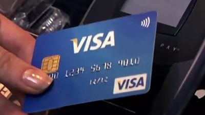Il ristorante e la spesa, gli acquisti con carte di credito contactless sempre più diffusi