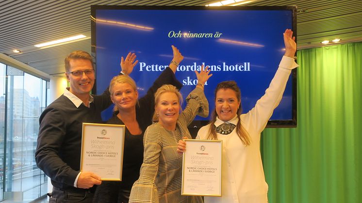 Från vänster: Jan Vikström, ägare och grundare Lärande Sverige,  Monica Almgren, konceptutvecklare Lärande i Sverige, Tina Hedman, hotelldirektör Quality Hotel Globe och Ann Mårder, VP People & Culture Nordic Choice Hotels tog emot priset.