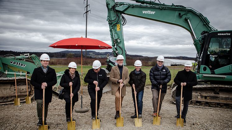Spatenstich für den Glatz-Neubau am 3.2.2023. Von links nach rechts: Sergio Rovelli, Christa Glatz, Markus Glatz, Goris Verburg, Sergio Malacarne, Jean-Pierre Mathias, Maurice Weber