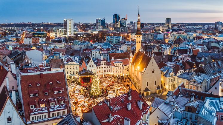 Julmarknaden i Estlands huvudstad Tallinn arrangeras varje år i den medeltida stadskärnan. Foto: Kaupo Kalda.