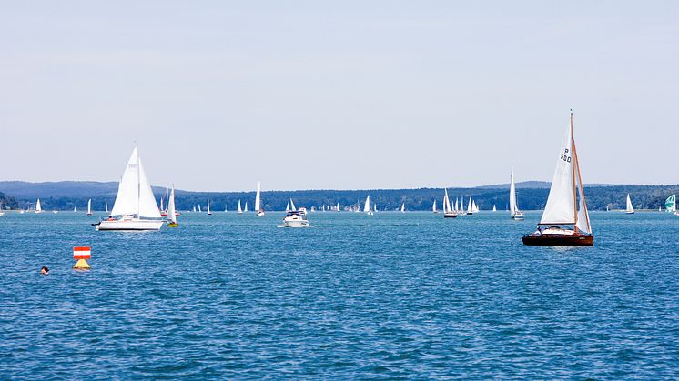 Die Segel setzen auf dem Scharmützelsee ist ein unvergessliches Ferien-Erlebnis. Foto: TMB-Fotoarchiv/Paul Hahn.