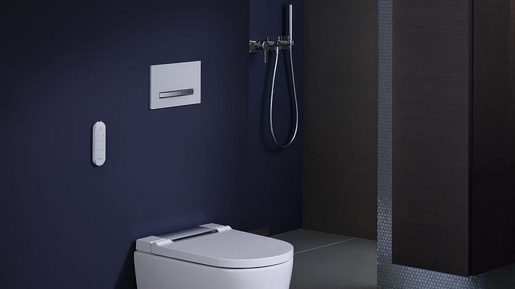 Tidløs, minimalistisk stil – Med sin elegante design passer den nye Geberit AquaClean Sela inn i alle baderomsmiljøer.
