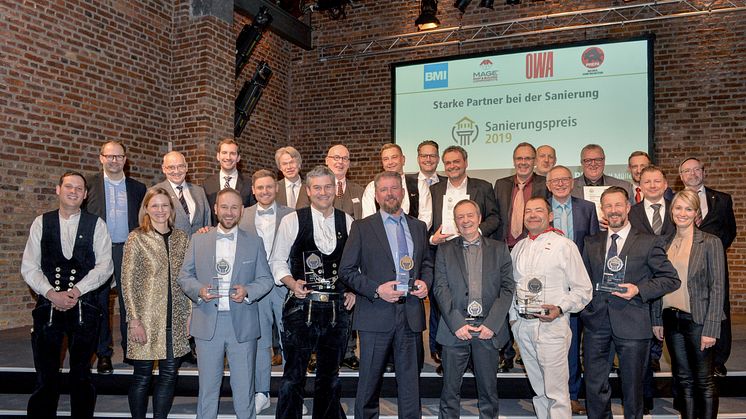 Für herausragende handwerkliche Leistungen ausgezeichnet: Die Gewinner des RM Sanierungspreises 2019 feierten in den Kölner BALLONI Hallen die Würdigung ihres Berufsstandes. Foto: Susanne Kurz.