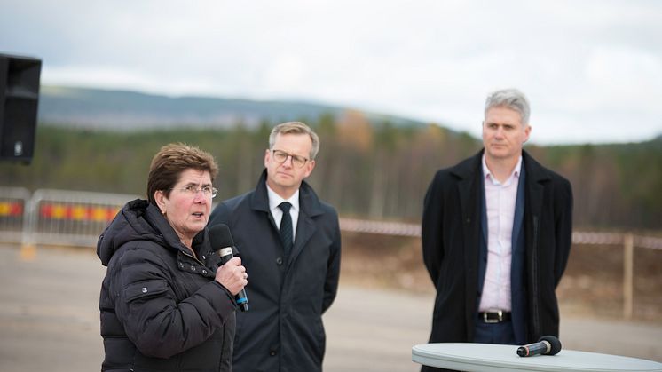 Första spadtaget vid Scandinavian Mountains Airport AB