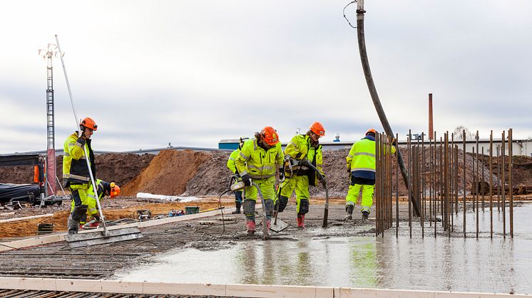 Användning av biobränslen istället för fossila bränslen kan minska utsläppen vid cementtillverkning med upp till 40 procent. Foto: Johnér Bildbyrå AB