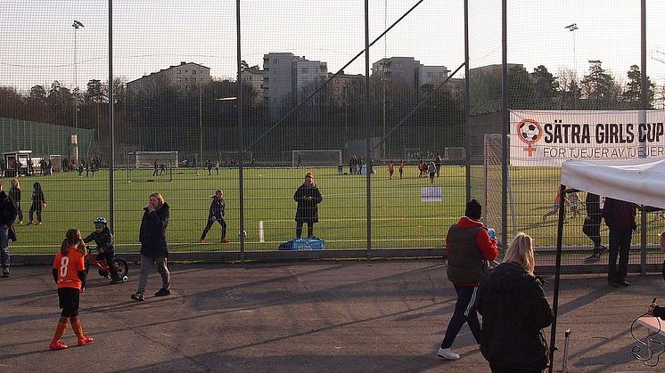 Fullt fokus på damfotboll i Intersports nya samarbete med Sätra SK 