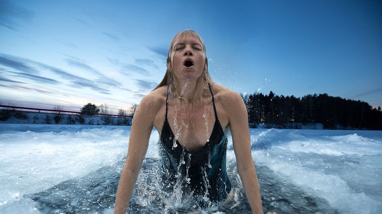 Det går latterlig dårlig på første klasse i Kirsebærhagen, der godseier Ranevskaja og hennes aristokratiske familie trues av konkurs. Foto Grethe Nygaard