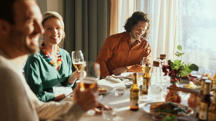 Ny undersökning: Populäraste samtalsämnena kring middagsbordet
