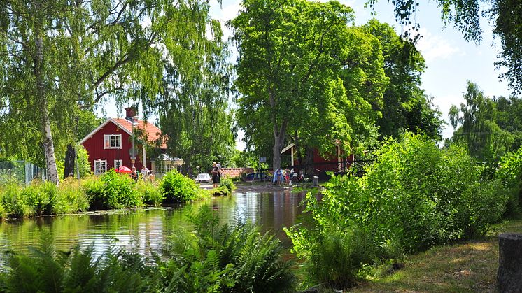 Hallstahammar i sommarskrud.