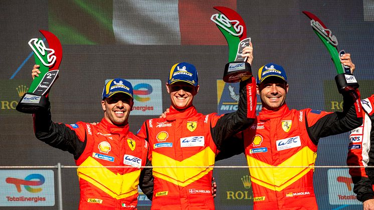 Nicklas Nielsen på podiet med Ferrari: Sikrer andenplads i VM-løb på Portimao