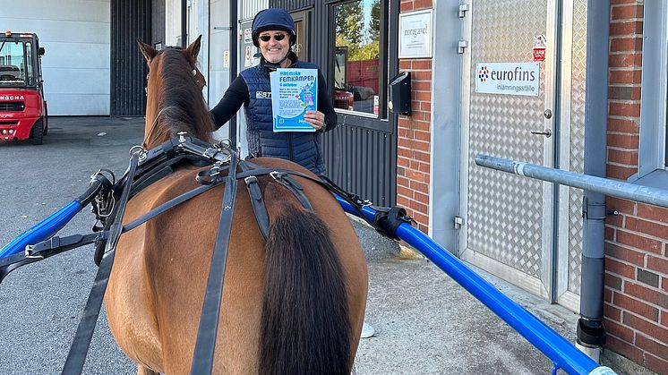 Kent Öhlander, vd på Jägersro, åkte runt med häst och vagn för att sprida information om Jägersro.