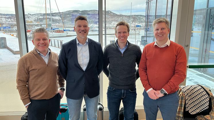 Fornøyd med samarbeid: Fra venstre: Tom-Arne Solhaug, CEO i Servi Group, Leif Røv, Director i Vertikal Service, Ronny Færøy Teknisk Leder vannkraft, i Vertikal Service og Henning Midttun, VP Business Development i Servi Group