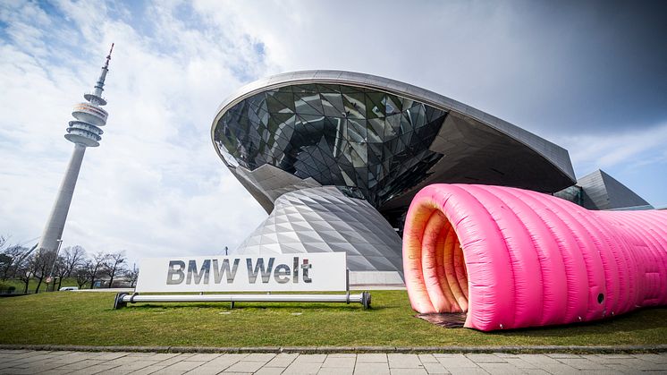 Das Darmmodell der Felix Burda Stiftung empfängt Besucher am 24.-25.März 2017 an der BMW Welt, Eingang Nord