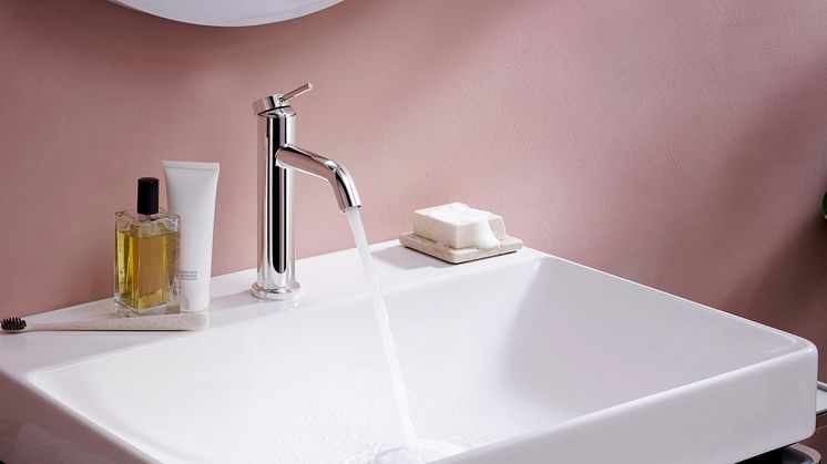 Inspireret af vandets skønhed gør hansgrohe Tecturis badeværelset til et individuelt, smukt leverum. Den arkitektoniske armaturserie i to designvarianter forener høj kvalitet med innovative, bæredygtige teknologier og højeste komfort.