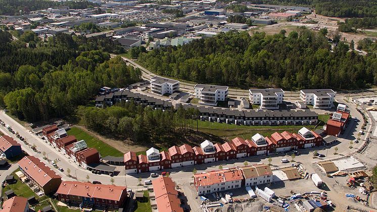 Gräset är nu lagt i det av Titania nyproducerade bostadsområdet Ullna