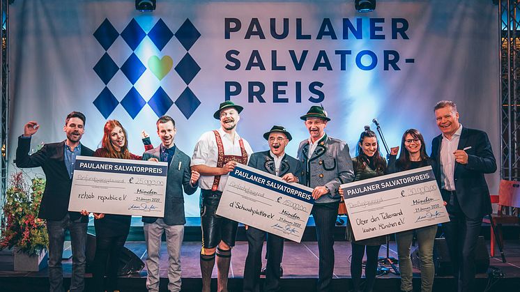 Die Gewinner des Paulaner Savlator-Preises: Olytopia, D'Schwuhplattler, Über den Tellerrand und Paulaner Geschäftsführer Andreas Steinfatt (v.l.)