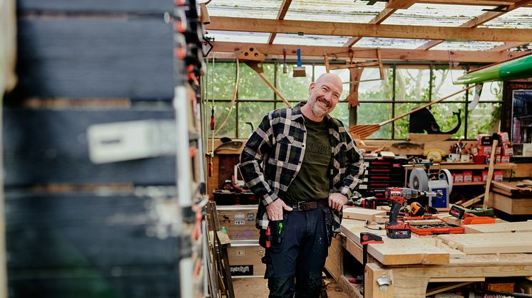 Træ-influencer, tømrer Casper Kjerumgaard, er blevet en del af Blåkläder Family.