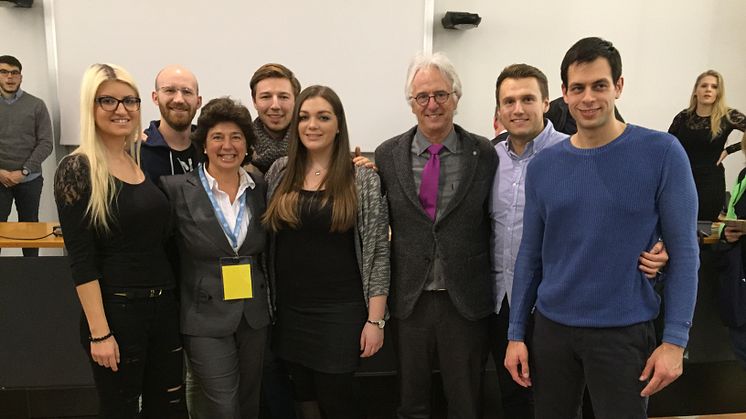 (v. li) Linda Löffler, Konstantin Kropp, Prof. Dr. Dolores Sanchez Bengoa, Wilhelm Keller, Nicole Ernst, Prof. Dr. Hans-Rüdiger Kaufmann, Julian Hochscheid, Christian Rueckold.