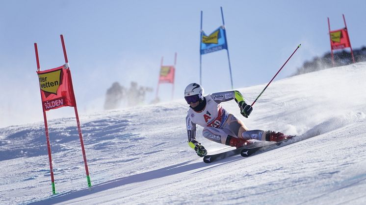 Alpint blir å finne på NENTs kanaler om to år. Her er Lucas Braathen under verdenscupåpningen i Sölden. (Foto: Scanpix)