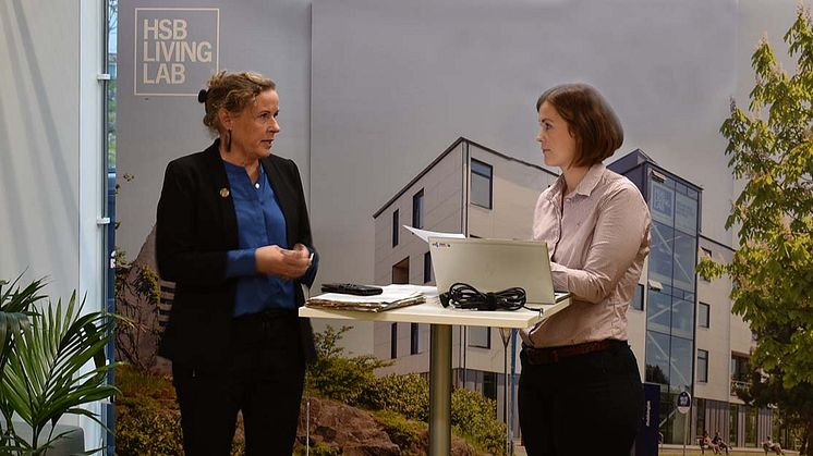 Lena Josgård, affärsområdeschef Fastighetsutveckling HSB Göteborg och Emmyly Bönfors (c), ordförande miljö- och klimatnämnden
